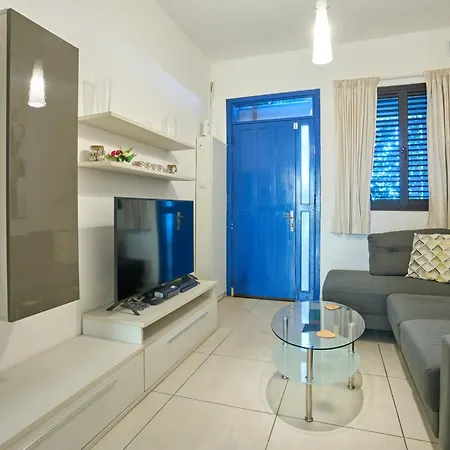Seafront Townhouse In Prázdninový dům *